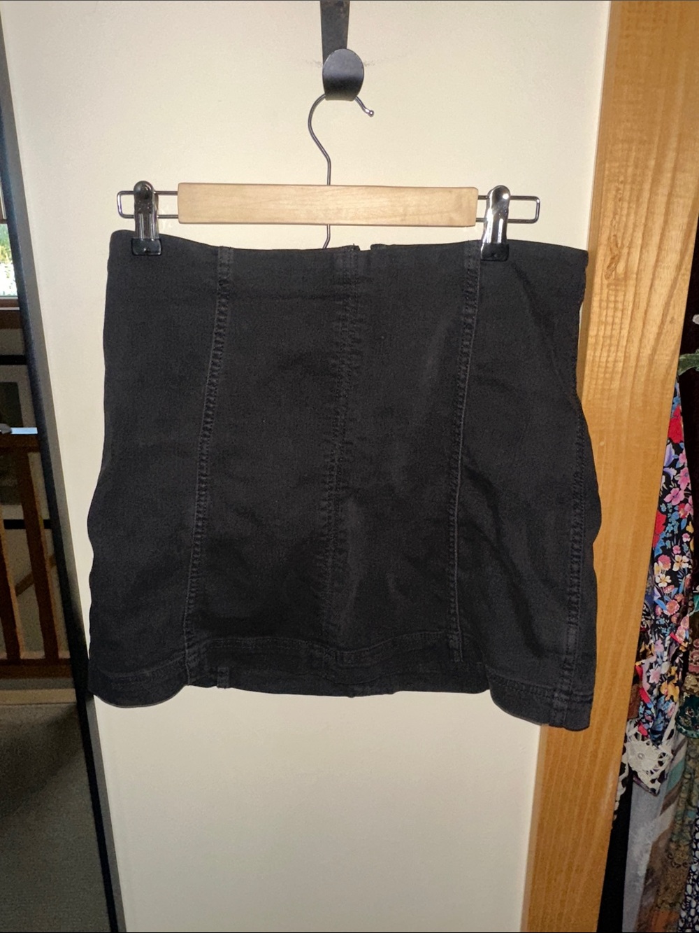 Free people modern femme mini skirt size 8 EUC